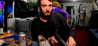 streamer fires gun
