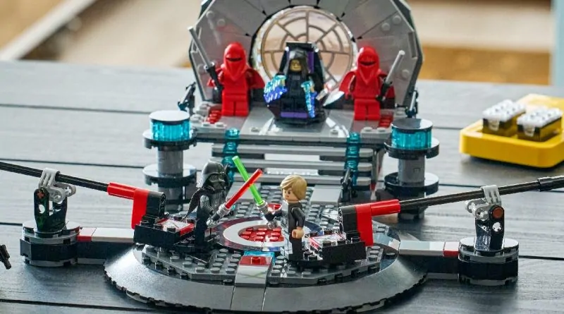 Lego star wars throne room duel smart.jpg