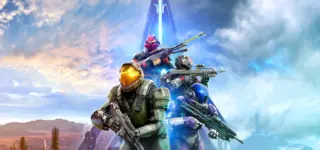 Een groep gepantserde Spartans uit de game Halo voor een futuristische structuur onder een bewolkte hemel.